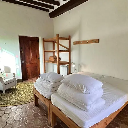 Traver De Besalú Pensión *