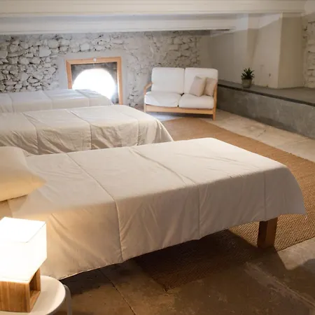 Traver De Besalú Maià de Montcal