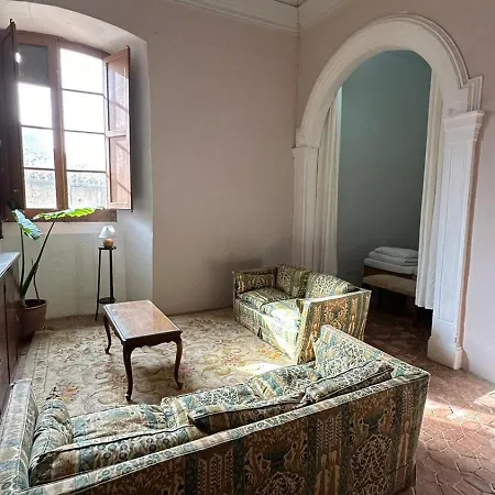 Traver De Besalú Pensión Maià de Montcal