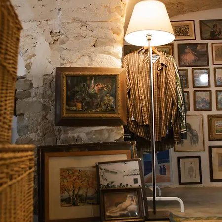 Traver De Besalú Maià de Montcal