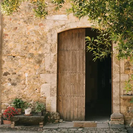Traver De Besalu Gasthuis *