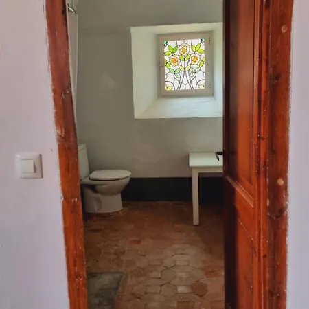 Traver De Besalú Pensión Maià de Montcal