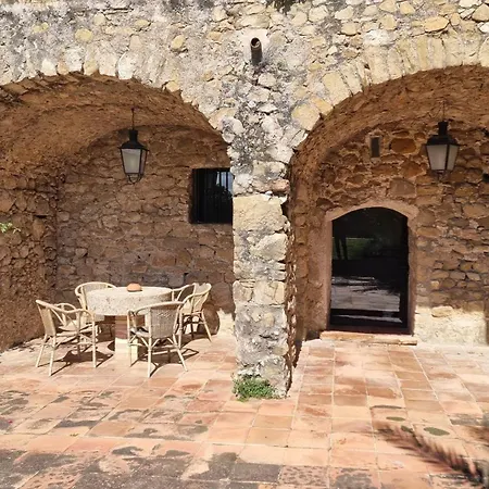 Traver De Besalu Gasthuis Maia de Montcal